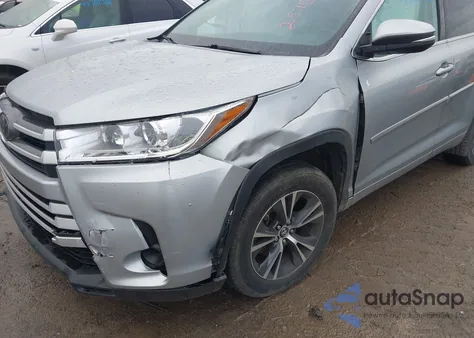 2018 Toyota Highlander Le z USA, uszkodzony, nr VIN 5TDZARFH0JS040082